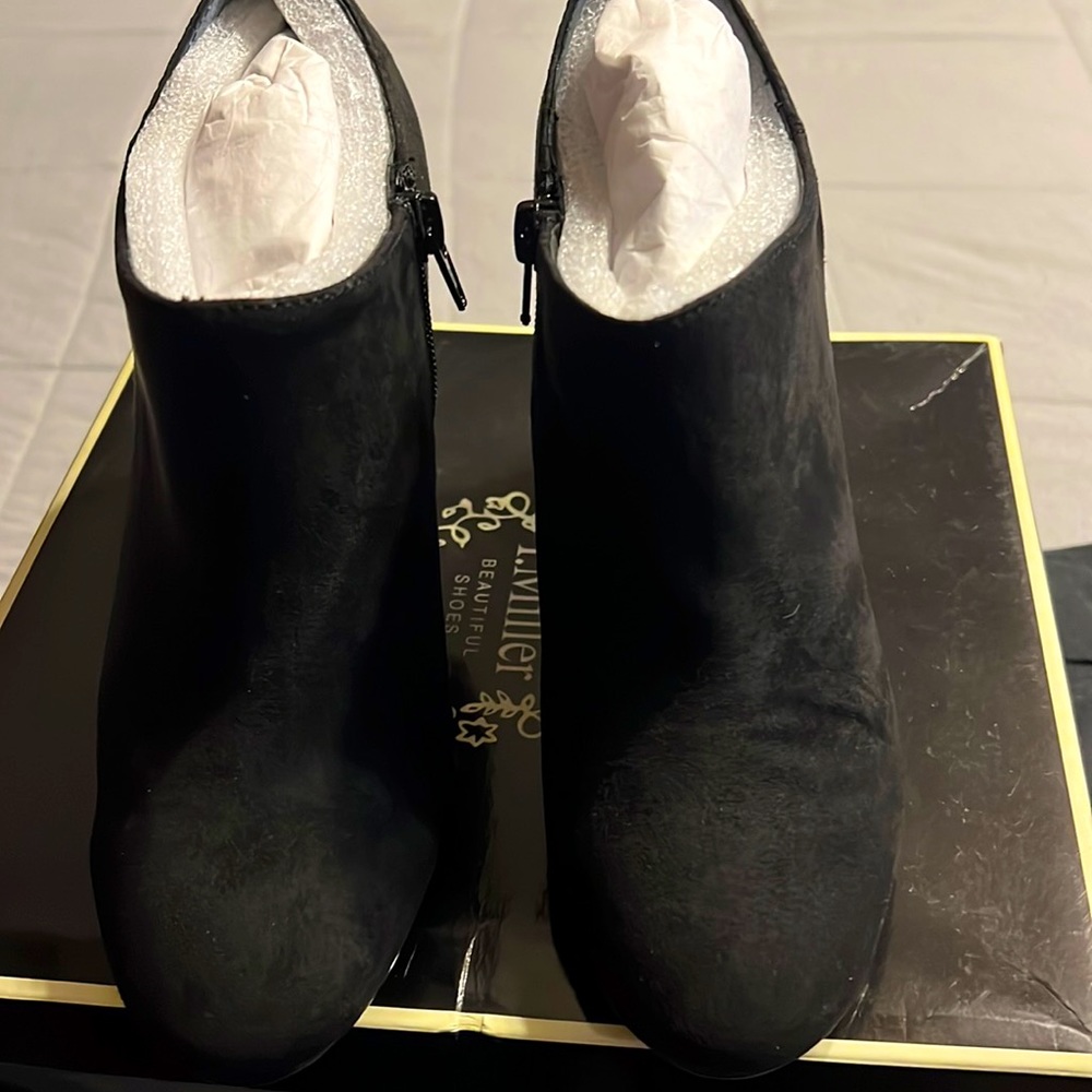 I.Miller size 6M Heals